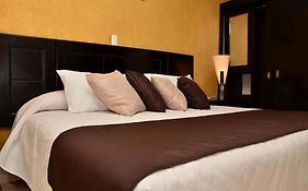 Hotel Suite Azomali